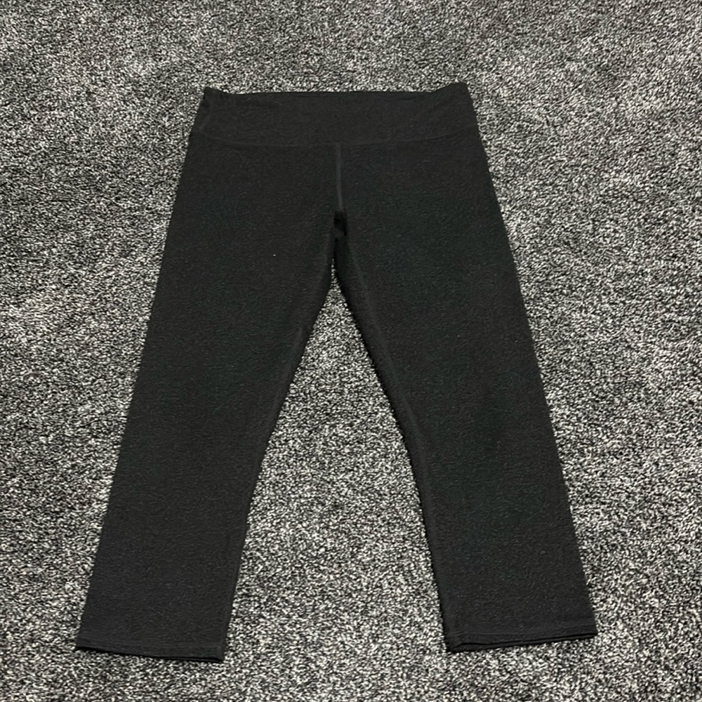 Dark gray fabletic capri leggings